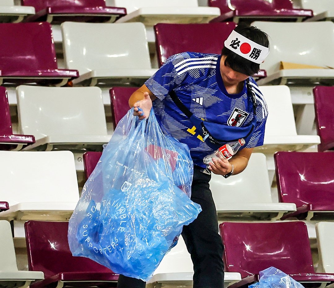 japan fans1669222883.jpg